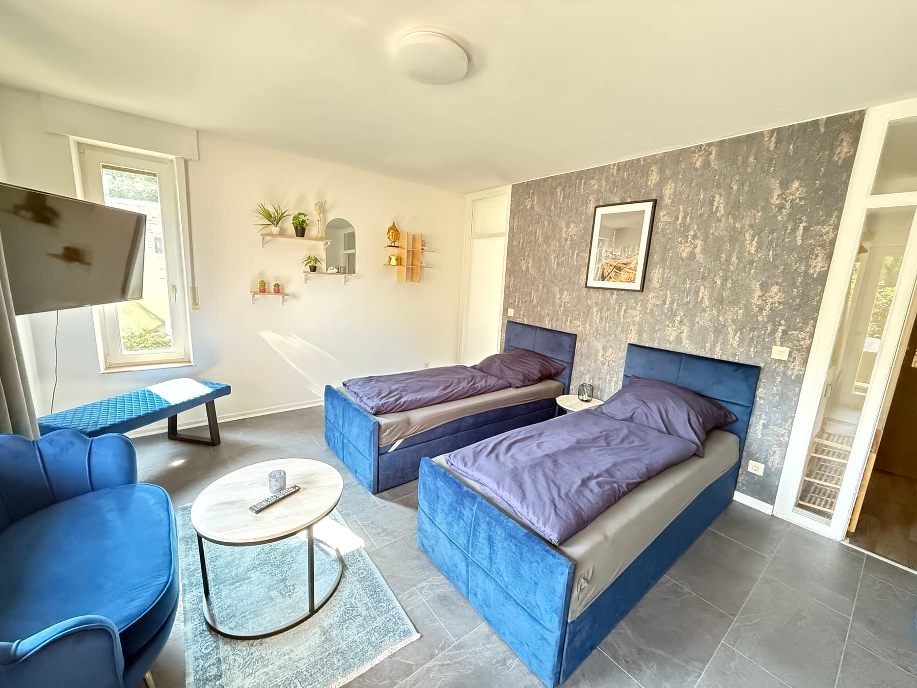 Studio-Apartment mit zwei Einzelbetten, Sitzecke und Terrassentür